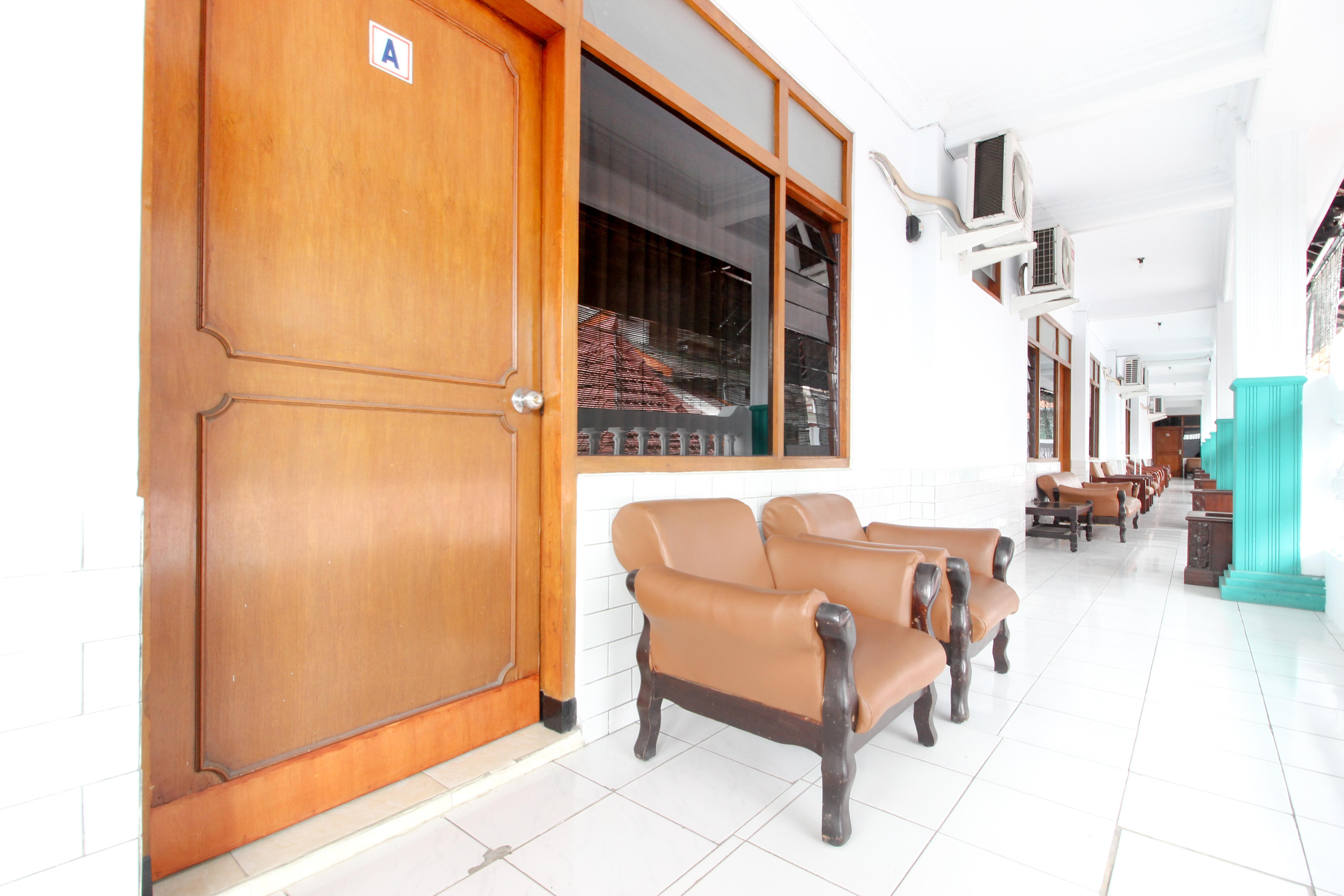 Reddoorz Plus Near Alun Alun Selatan Hotel Jogjacarta Exterior foto